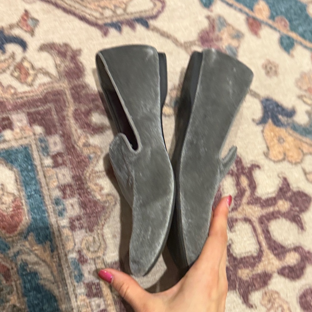 • Birdies • Women’s Starling Silver Velvet Slip On Shoes Gray
6.5 - Picture 3 of 5